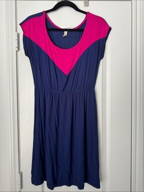S - Women’s Navy and Hot Pink Scoop Neck Casual Dress